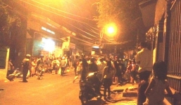 20 côn đồ lao vào nhà đâm chém loạn xạ khiến 4 bố con thương vong